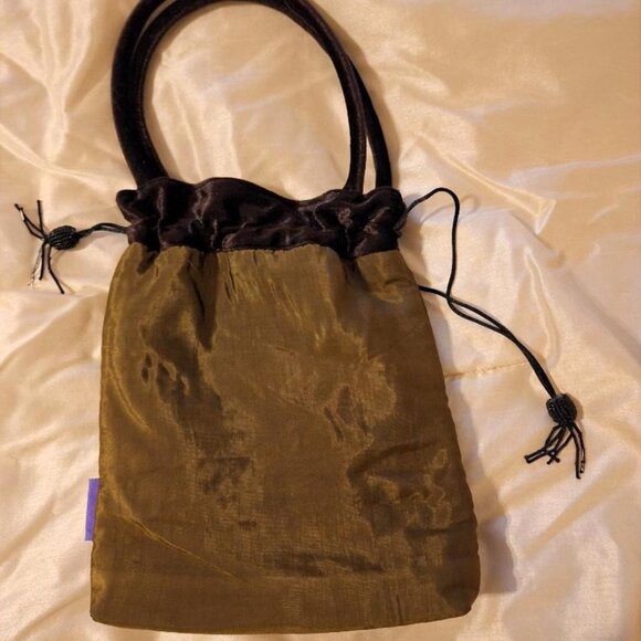 Joy Oy Drawstring Bag with Rosettes - Picture 2 of 4